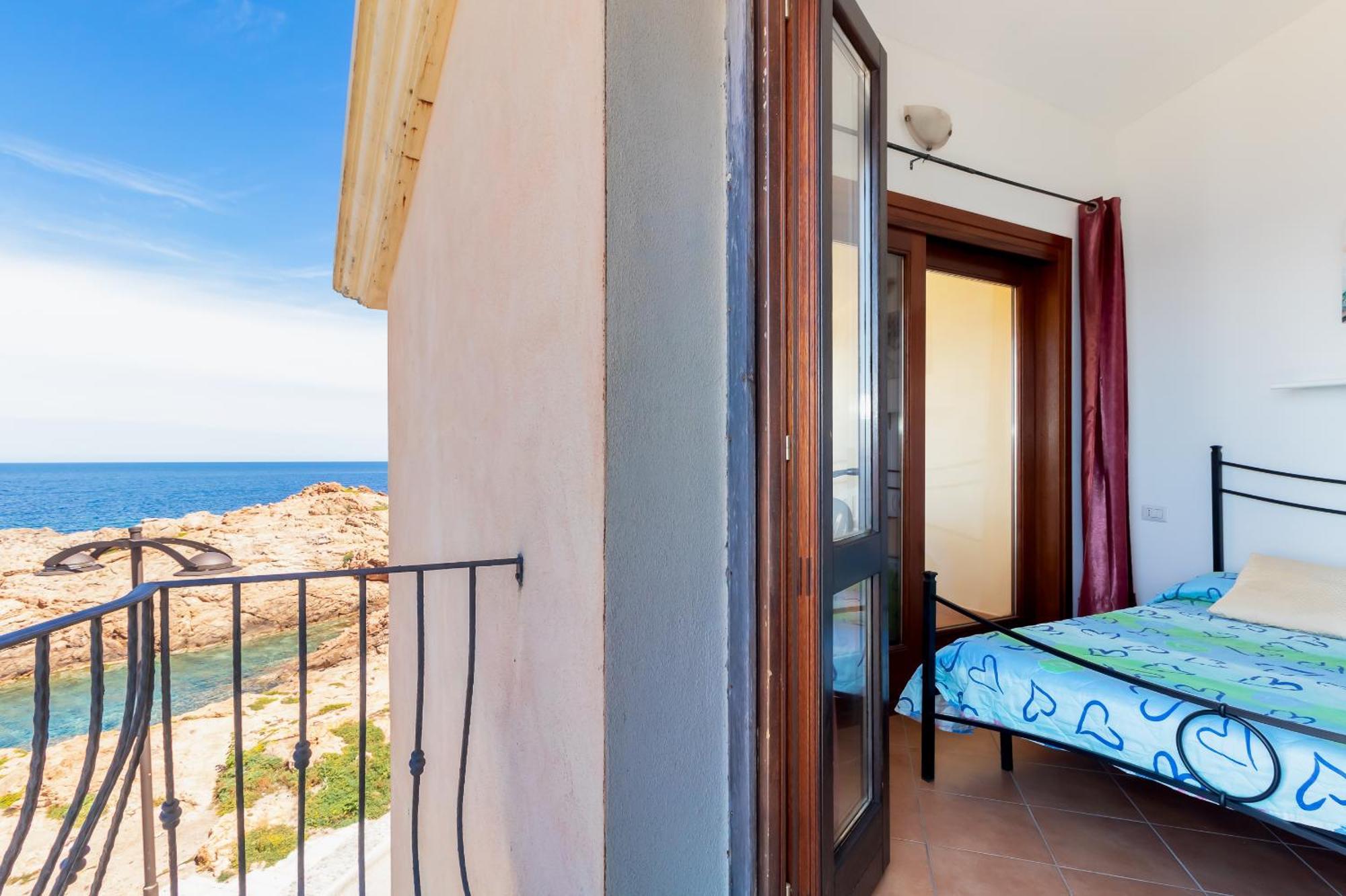 Casa Sulla Scogliera Isola Rossa Apartment Luaran gambar